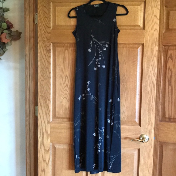 Dress - Picture 2 of 8